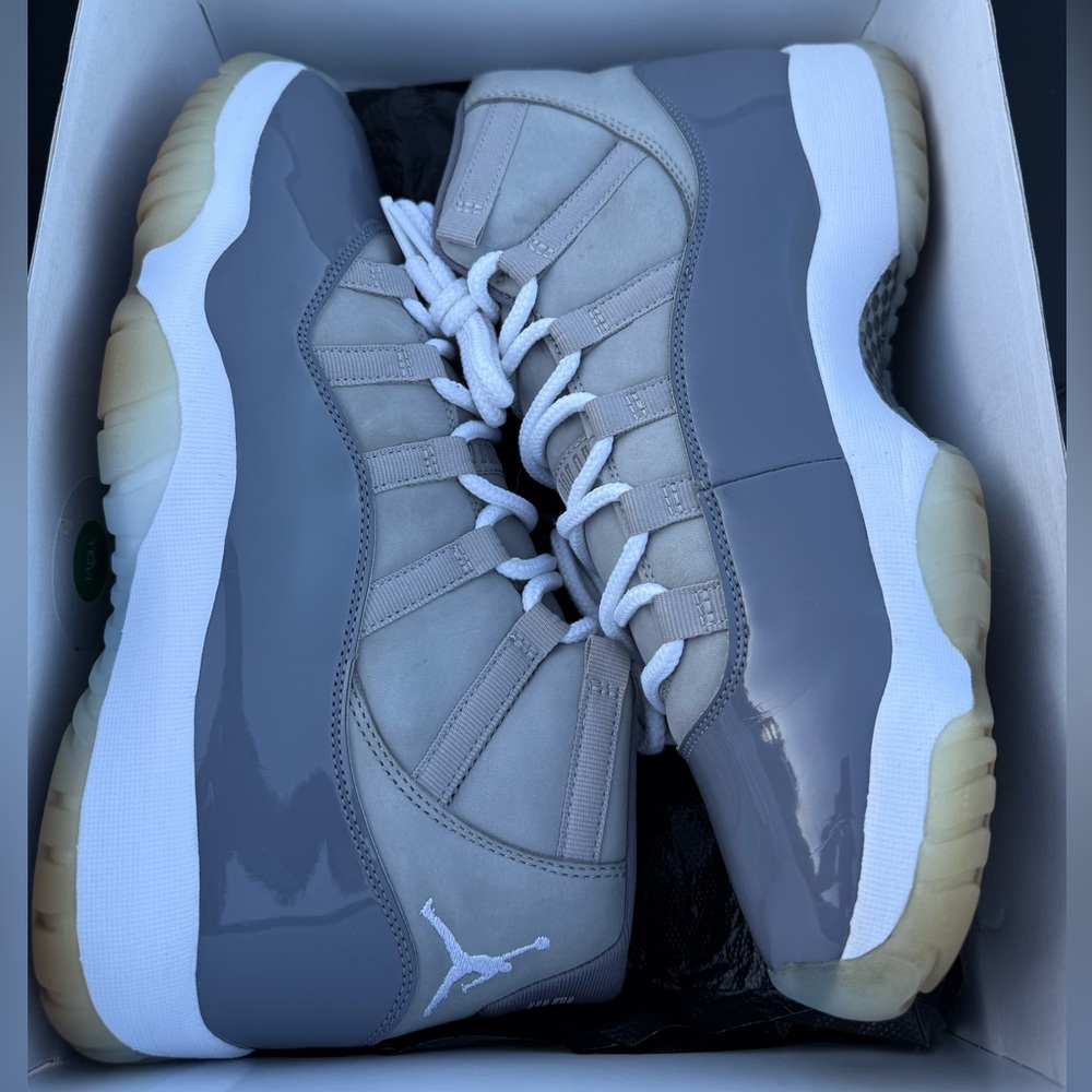 Jordan 11 Retro: Cool Grey - Picture 4 of 6